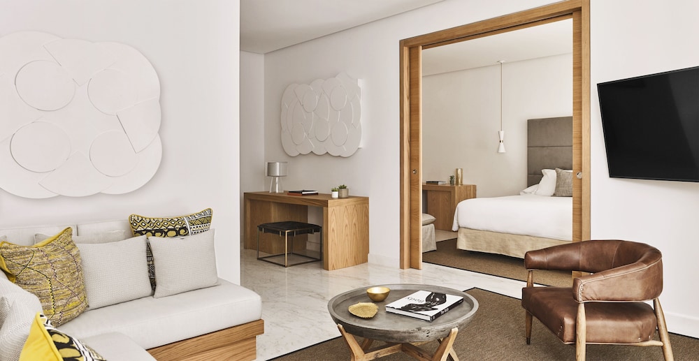 Deluxe Suite Plaza