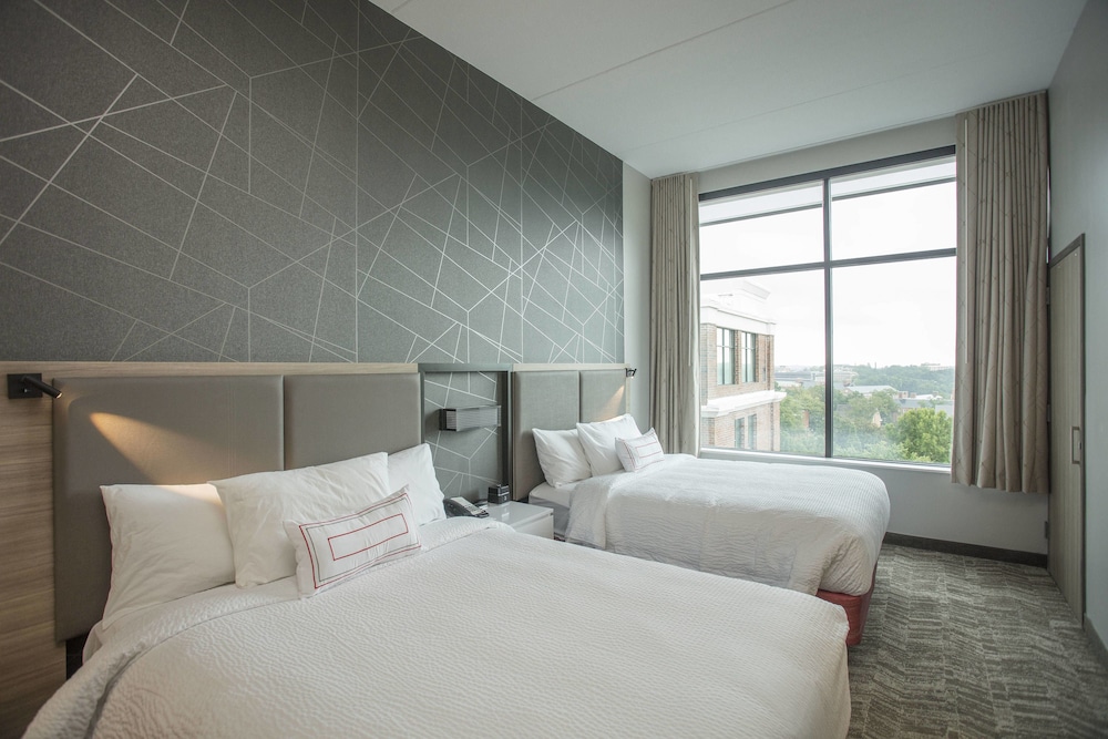 Suite, 2 Queen Beds photo 2