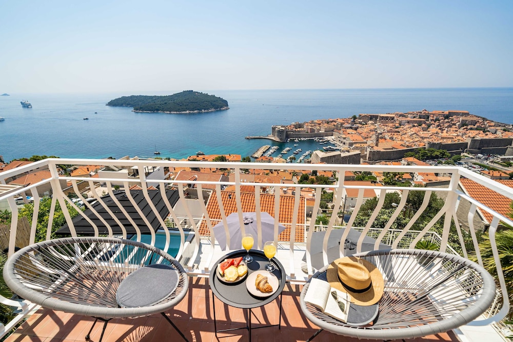 Apartment (Two Bedroom Apartment with balcony an)
