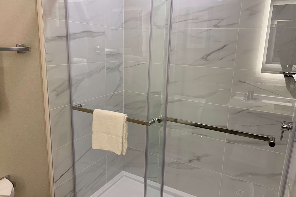 Deluxe Room, 1 King Bed with Sofa bed, Non Smoking (Not Pet-Friendly) - Photo 11