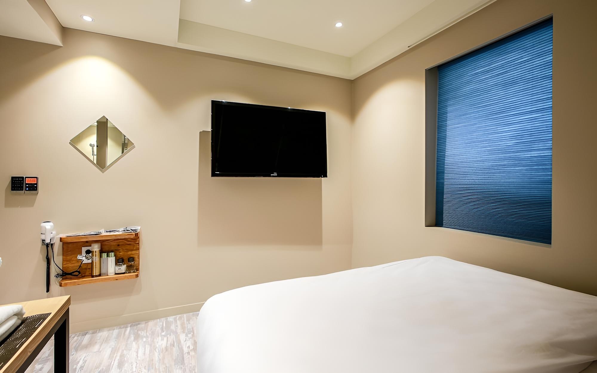 Room (Standard) - Photo 14