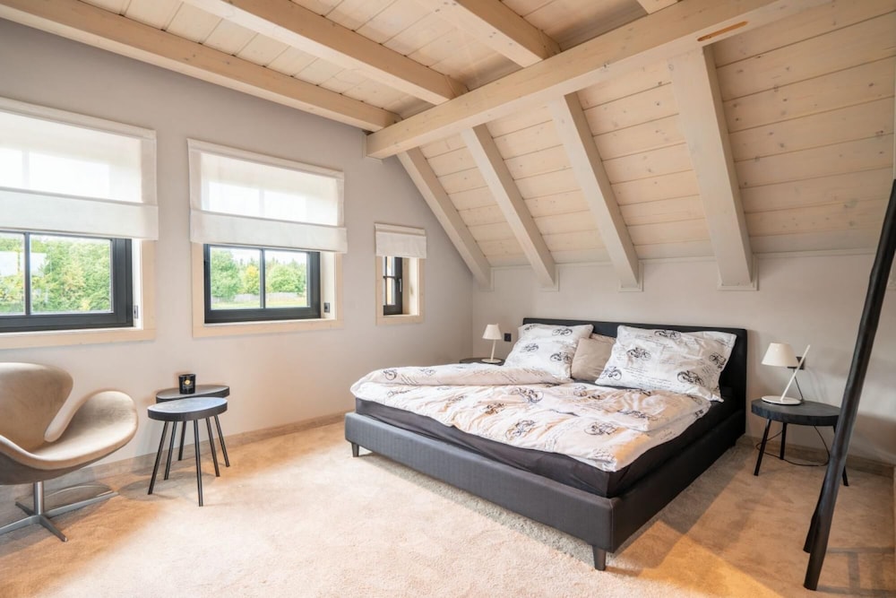 Villa photo 2