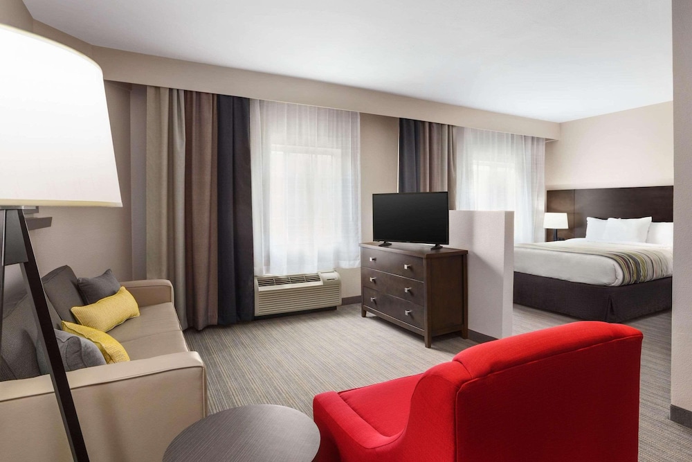 Studio Suite, 1 Queen Bed with Sofa bed, Non Smoking - Photo 3