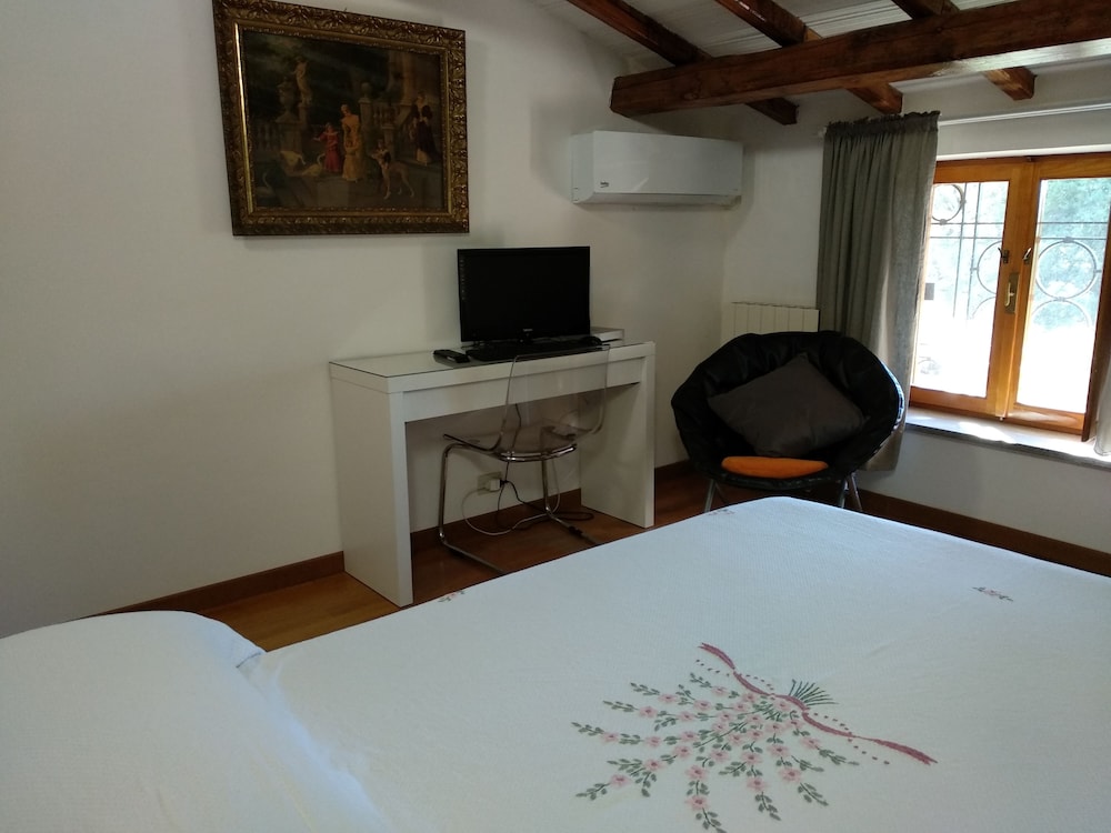 Double Room (Private External Bathroom) photo 1