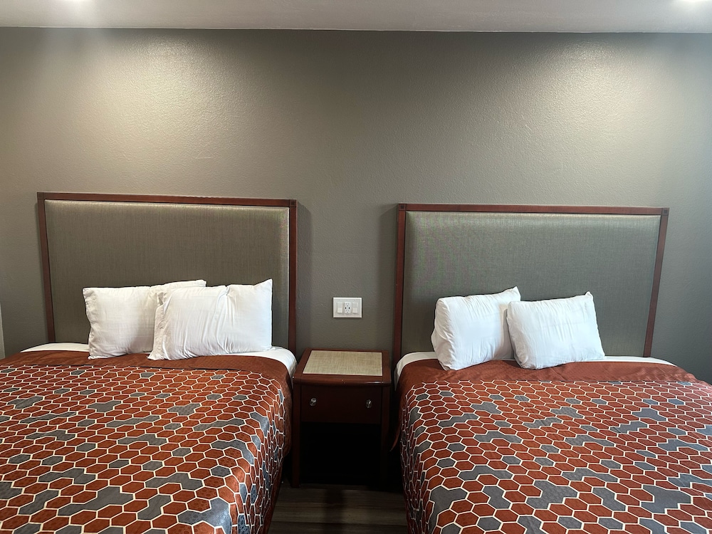 Double Room, 2 Queen Beds, Non Smoking photo 2