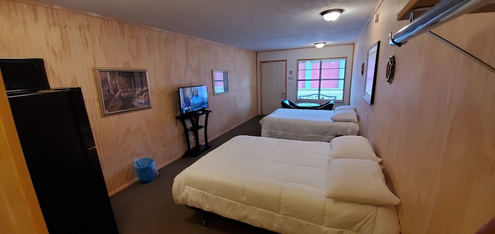 Deluxe Room, 2 Queen Beds photo 2