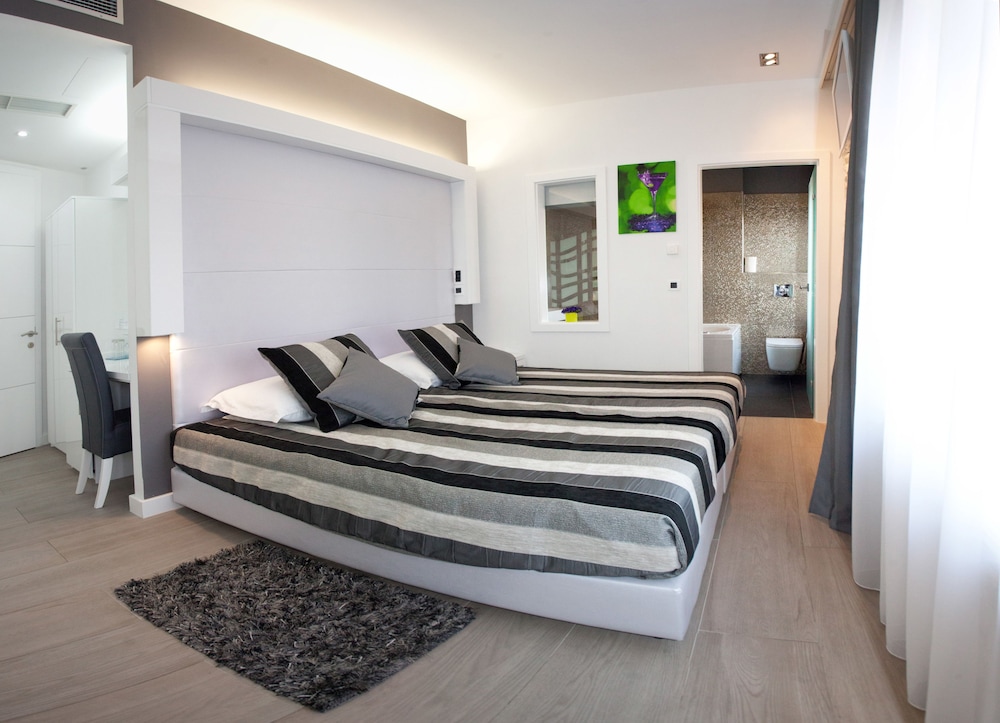 Deluxe Double or Twin Room, Jetted Tub (Annex)