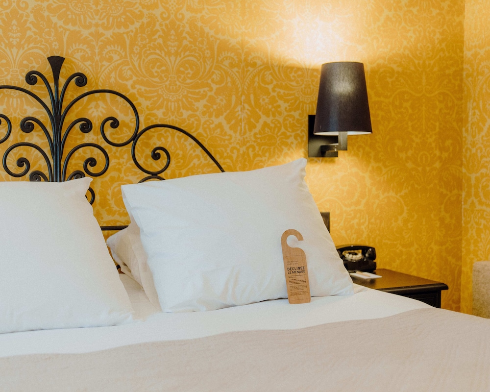 Deluxe Room - Photo 12
