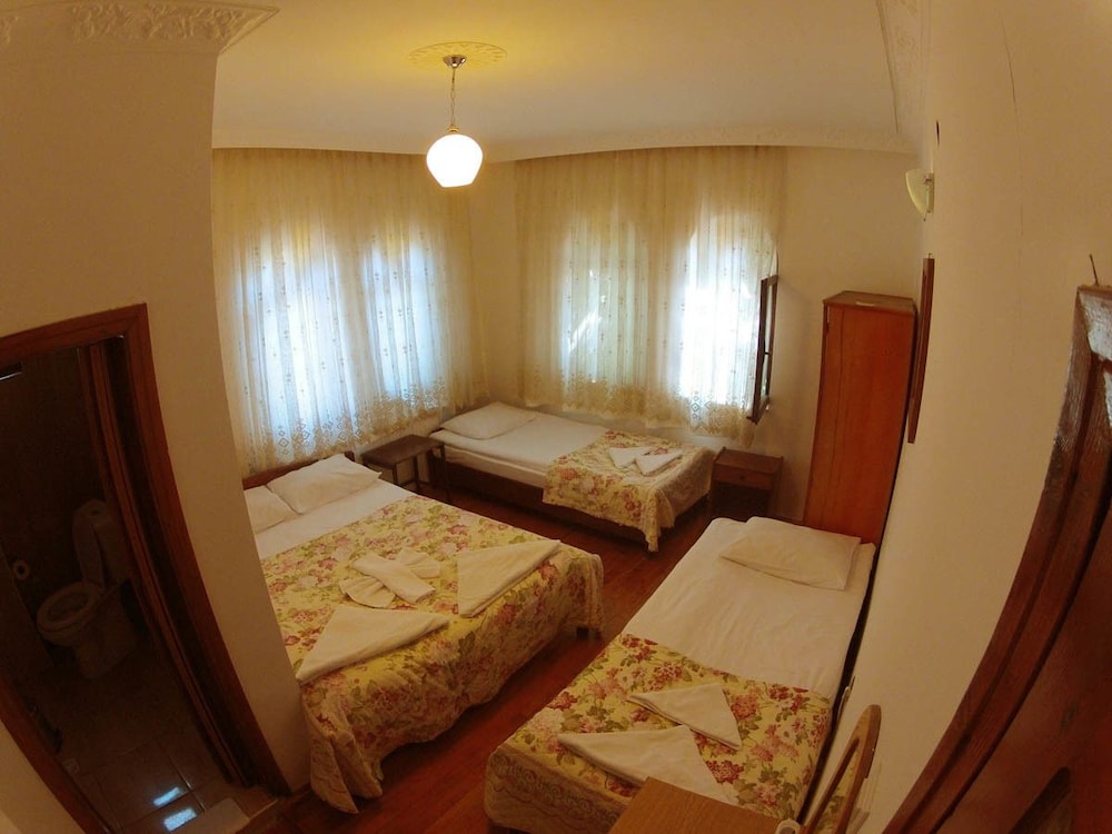 Quadruple Room, Private Bathroom photo 3