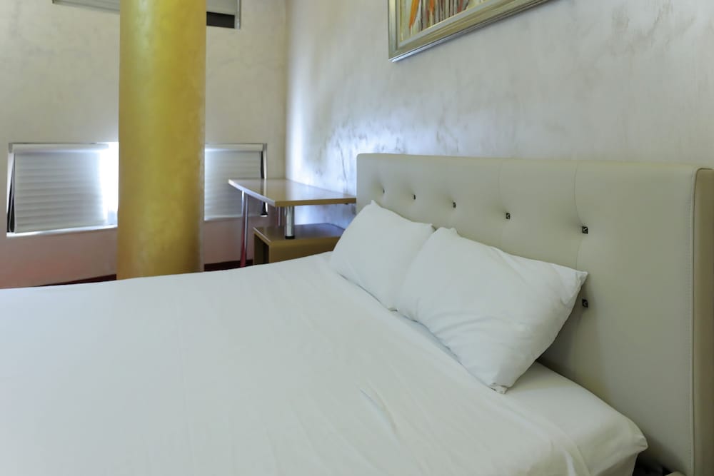 Deluxe Studio Suite