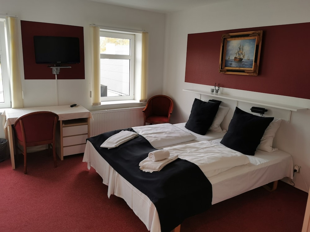 Economy Double or Twin Room, 2 Twin Beds photo 1