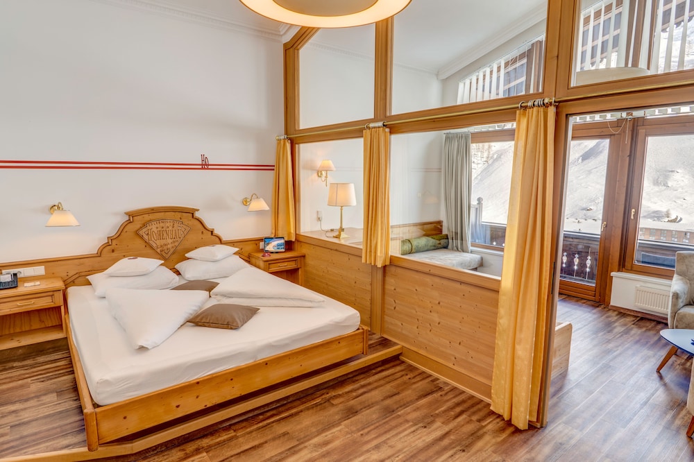 Deluxe Suite, Balcony, Mountain View photo 1