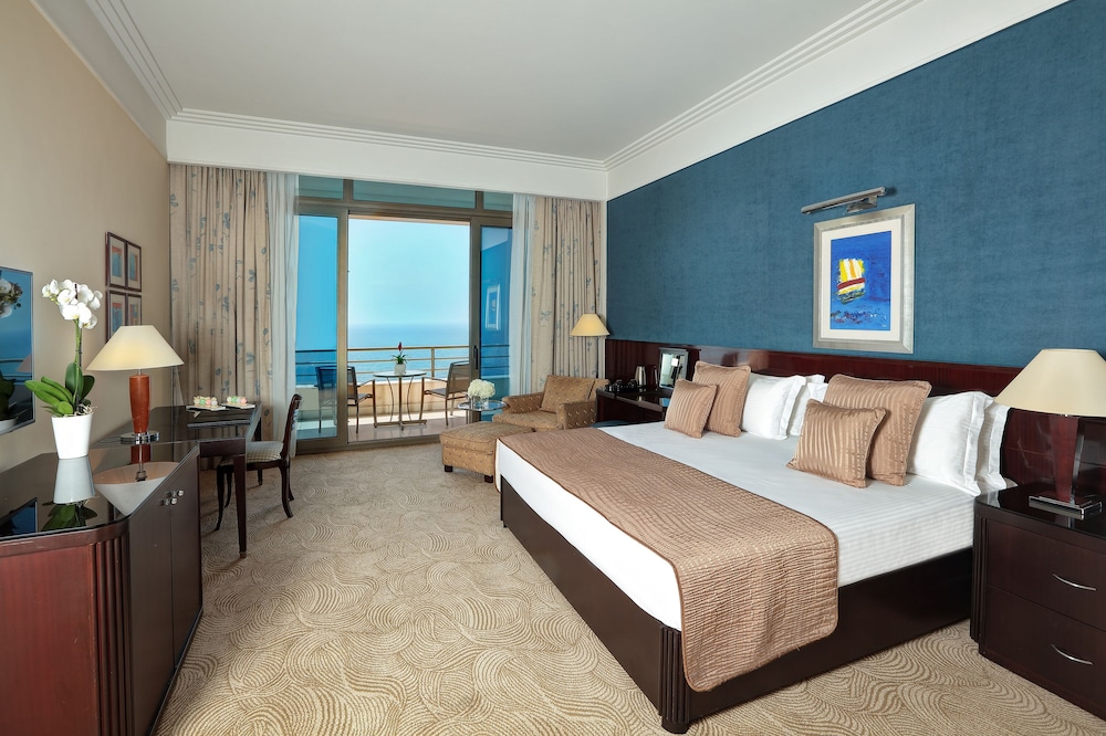 Royal Room, 1 King Bed, Sea View (Club) - Photo 2