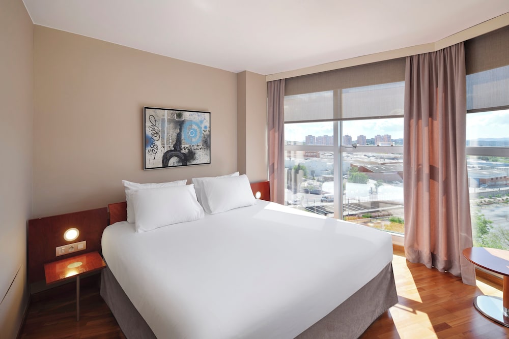 Suite - Photo 1
