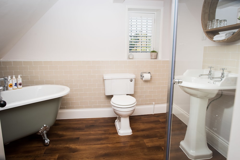 Deluxe King Suite 3 photo 3