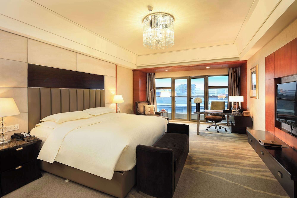 Executive Room, 1 King Bed, Non Smoking - Photo 2