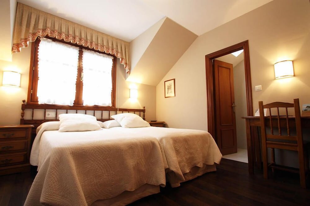 Standard Double or Twin Room photo 3