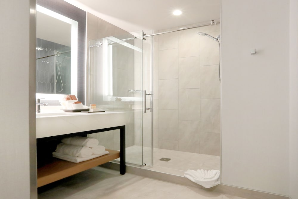 Deluxe King Room photo 2
