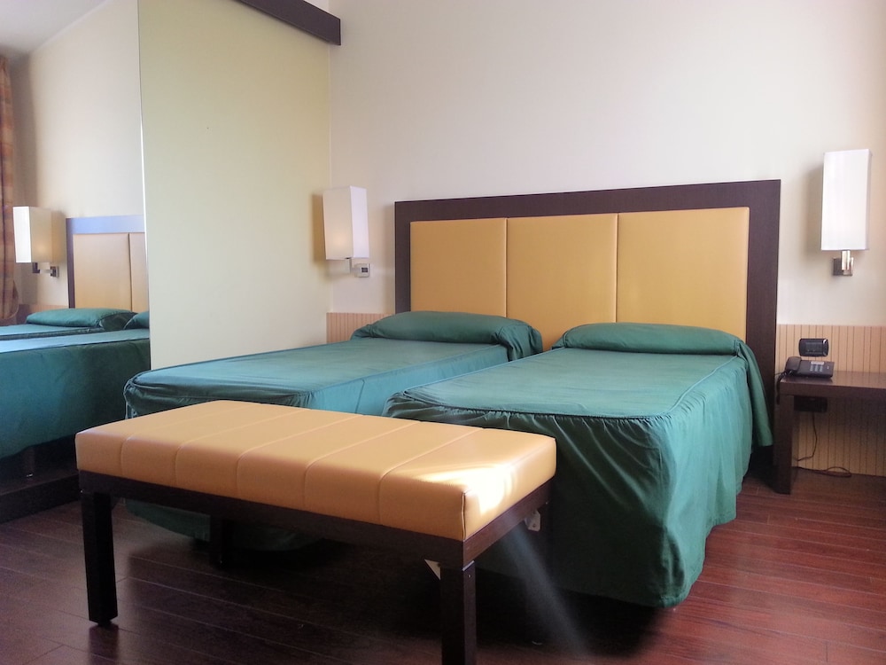 Standard Triple Room photo 2