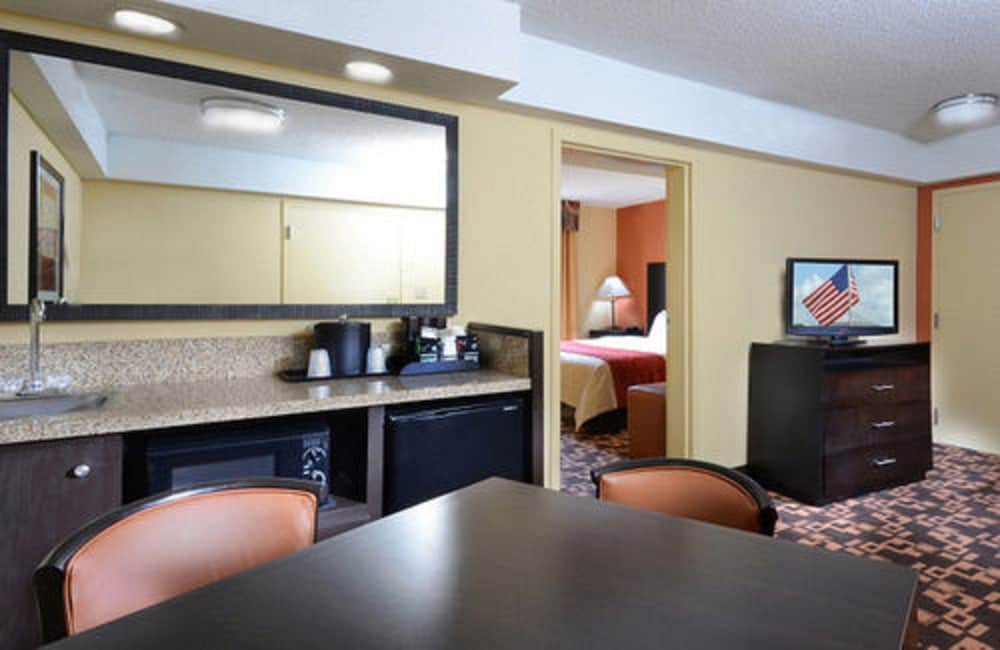 Suite, Non Smoking (Upgrade) - Photo 6