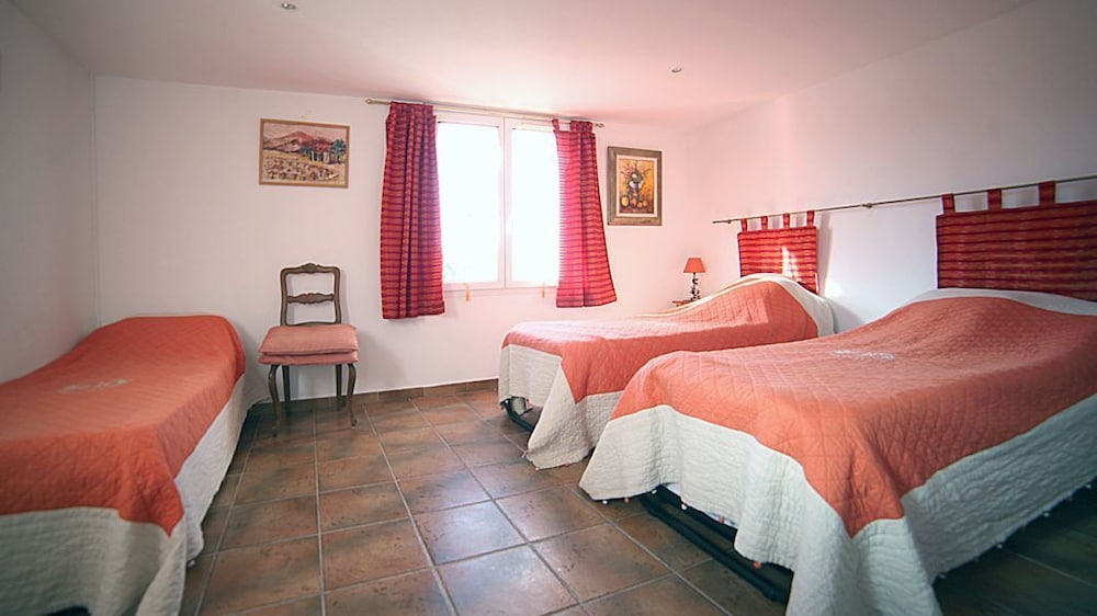 Room (Orange) photo 3