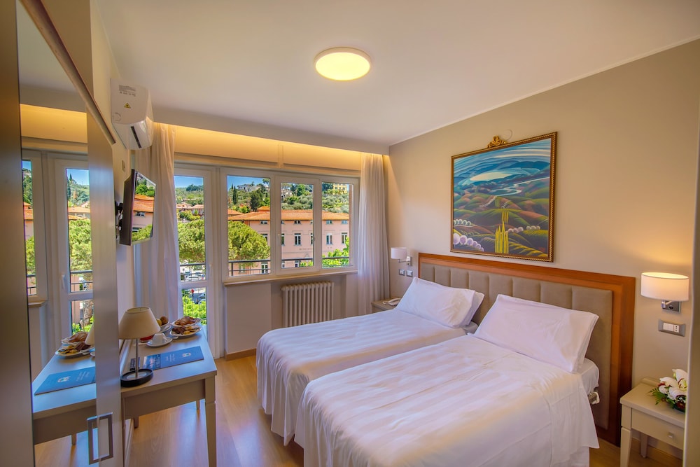 Superior Double or Twin Room, Lake View - Photo 1