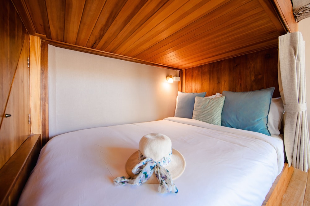 Two Bedroom Suite with Kitchen (Breakfast Included, Dinner Not Included) - Photo 27