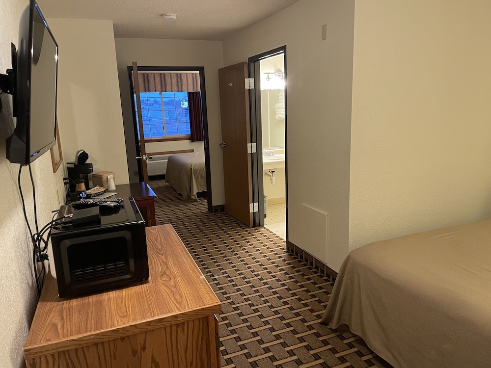 Queen Family Suite photo 1