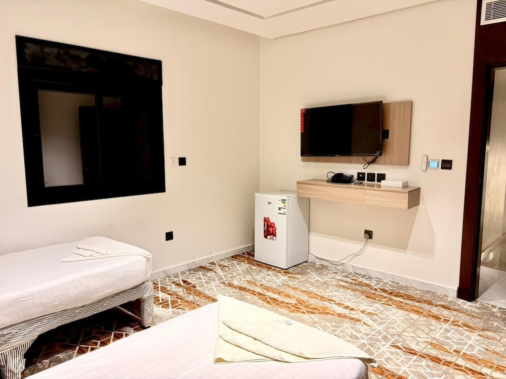 Basic Quadruple Room, City View photo 3