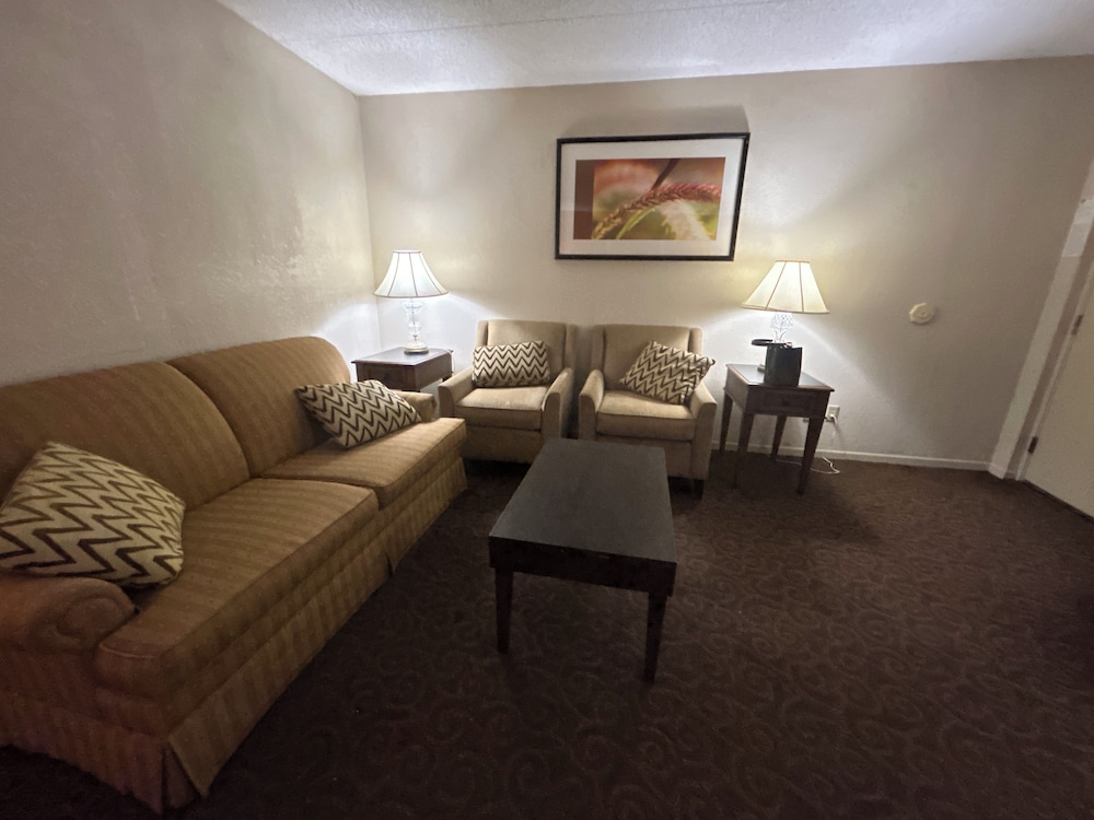 Suite, 1 King Bed, Hot Tub photo 1