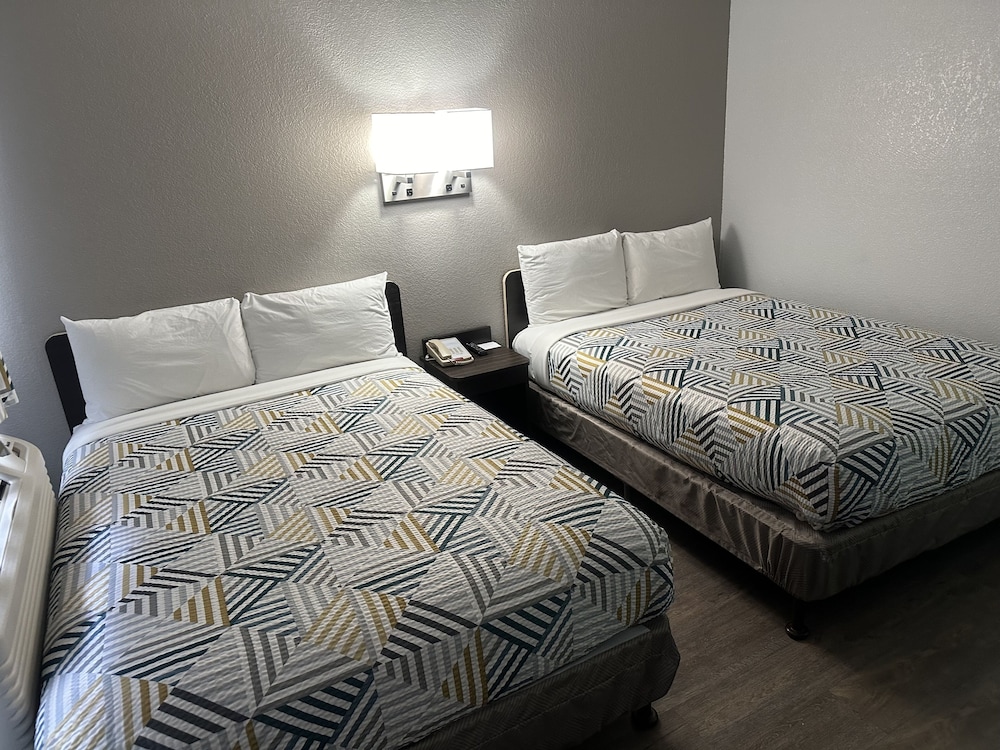 Standard Room, 2 Double Beds, Non Smoking photo 3