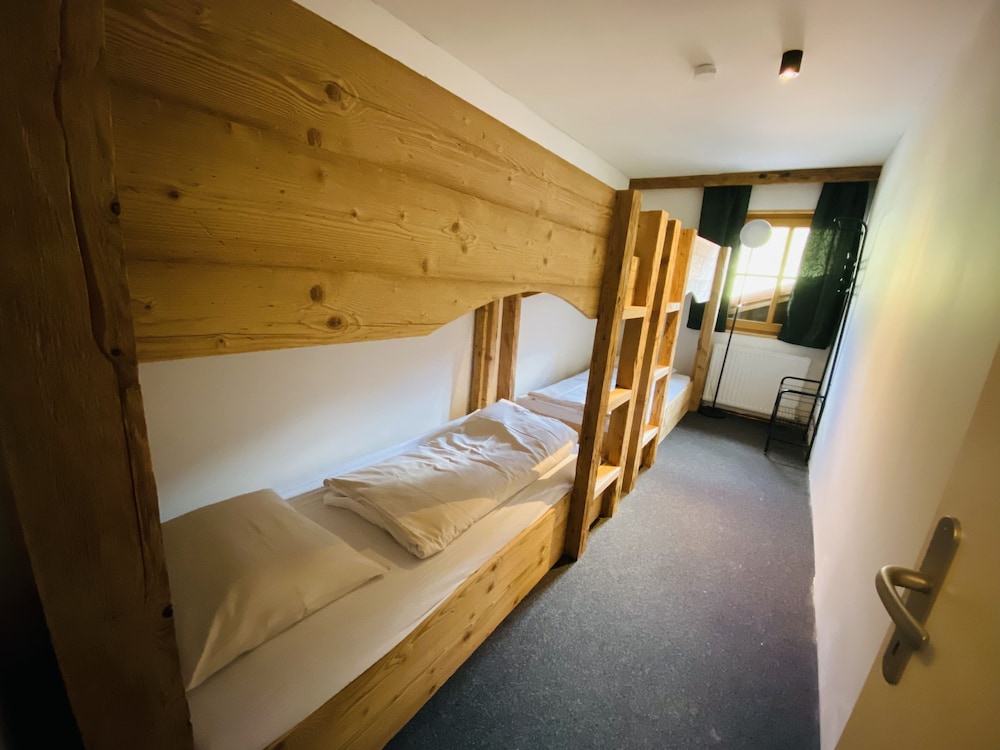 Traditional Shared Dormitory, Women Only, Mountain View photo 1