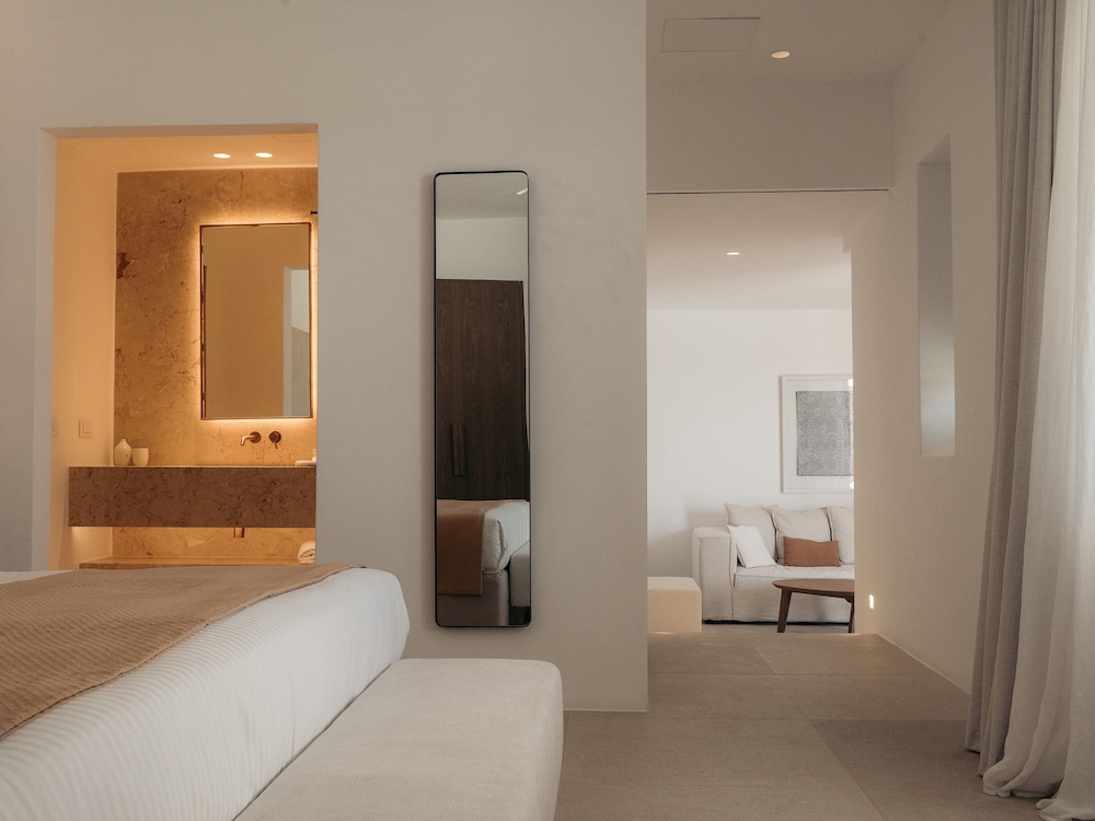 One-Bedroom Pool Suite