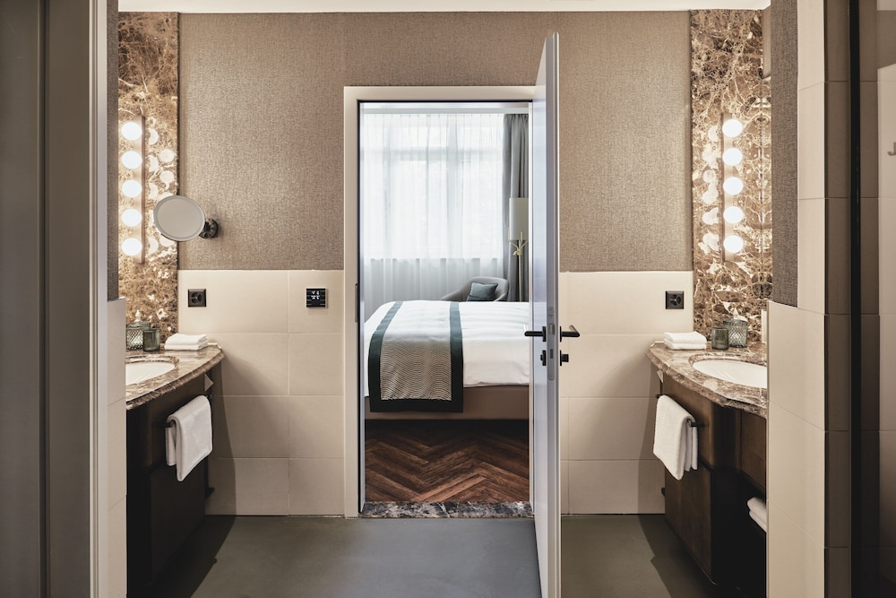 Suite (Grand Deluxe) - Photo 2