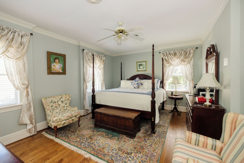 Double Room, Ensuite (Virginia Page)