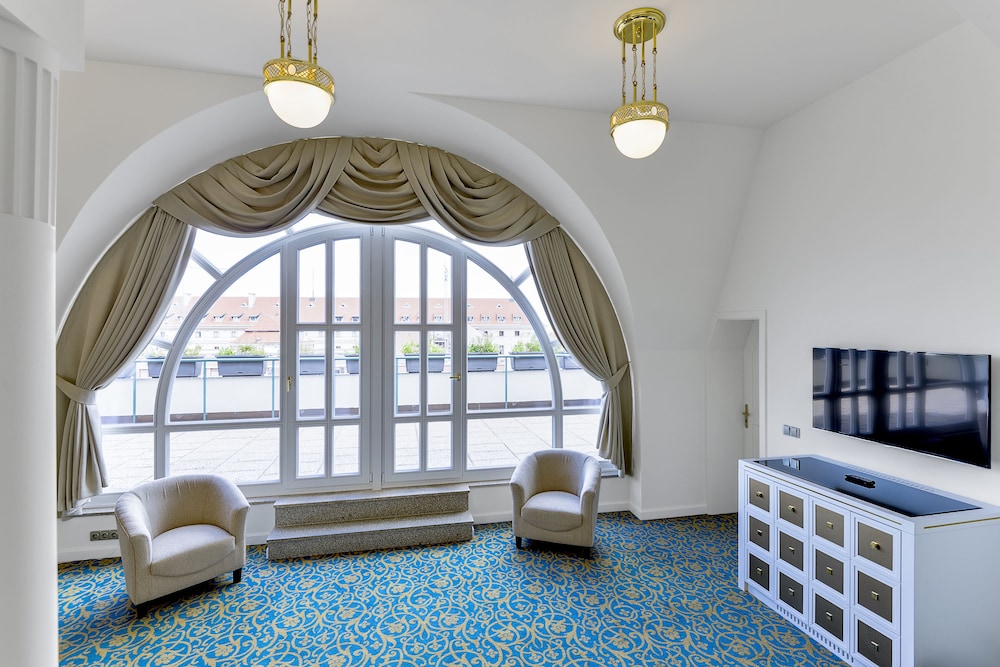 Savoy Suite with Terrace - Photo 8