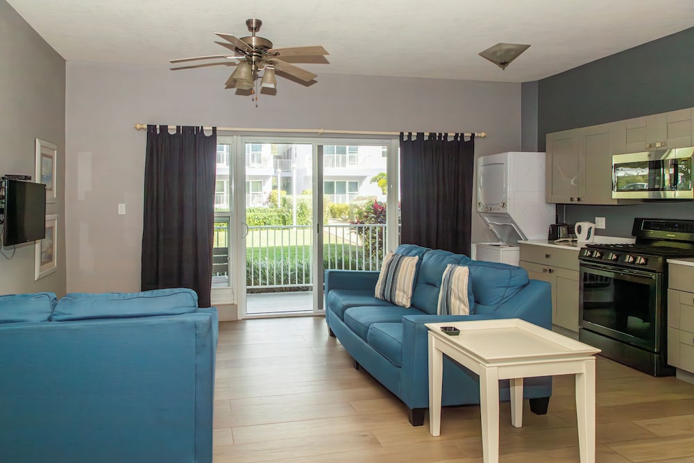 One Bedroom Groundfloor Apartment With Garden And Oceanview - B102