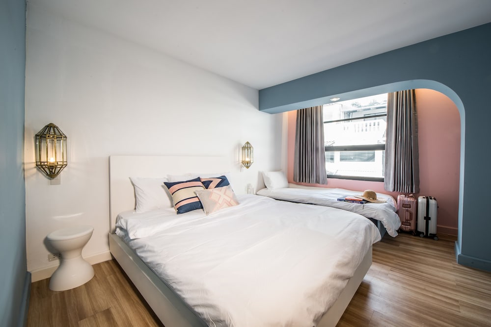 2 Bedrooms Suite photo 2