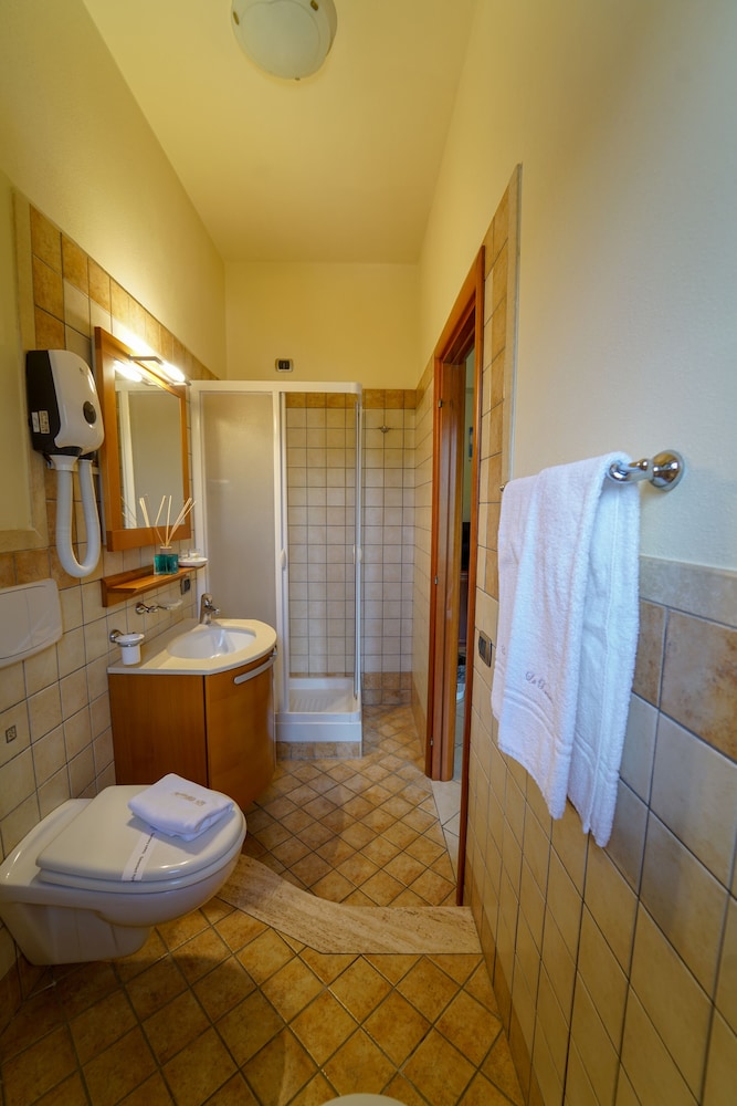 Economy Triple Room - Photo 5