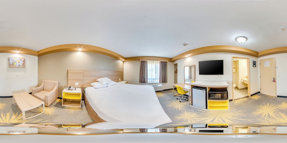Standard Room, 1 King Bed, Non Smoking - Photo 10