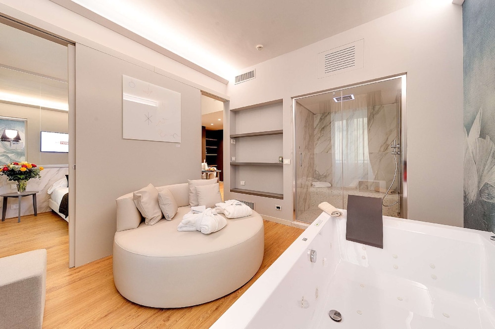 Suite, 1 King Bed, Non Smoking, Jetted Tub (Living Room) - Photo 3