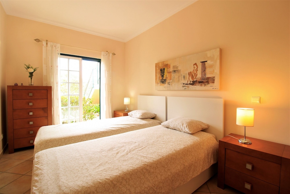 Apartment, 2 Bedrooms, Pool Access photo 1