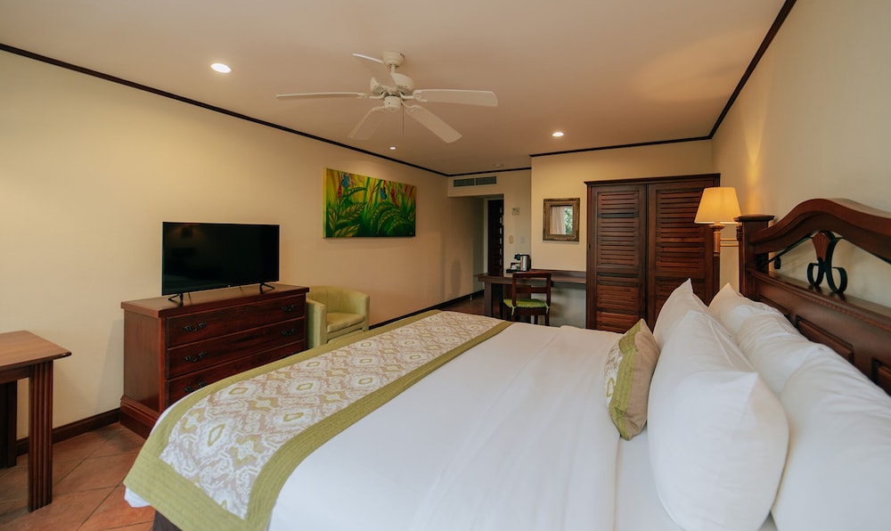 Superior Room, 2 Queen Beds (Tropical) - Photo 9