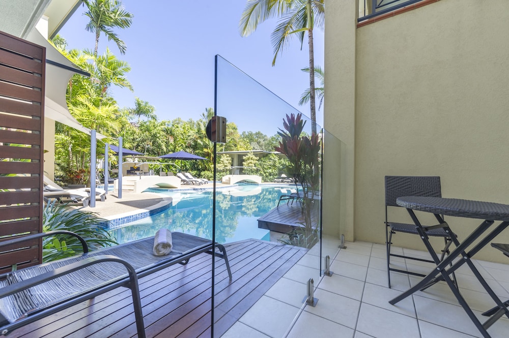 Studio Pool Entry - Photo 9