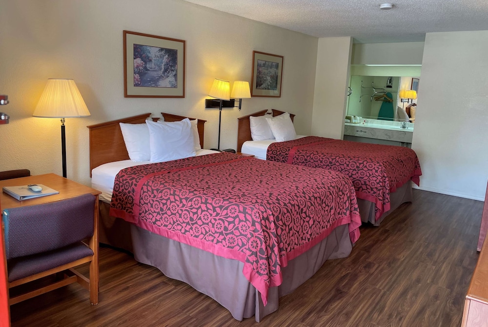 Upgraded, Standard Room, Non Smoking photo 1