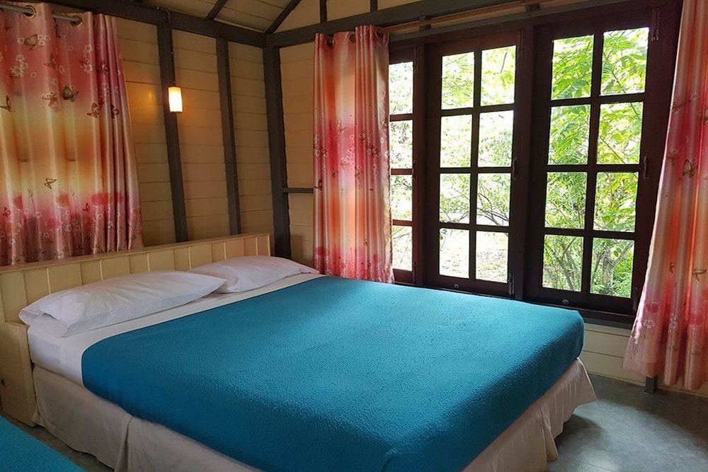 Room, Poolside