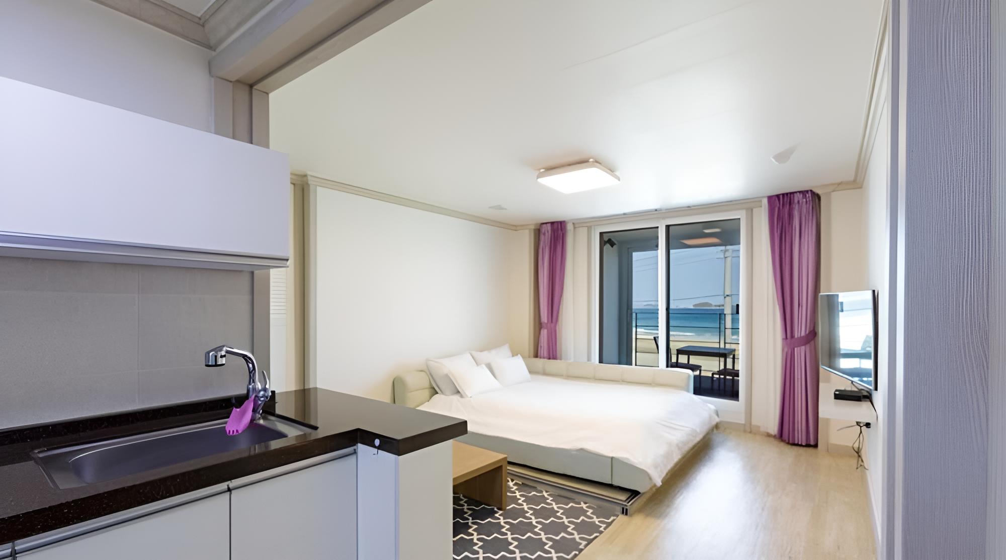 Room (Room 203) - Photo 4