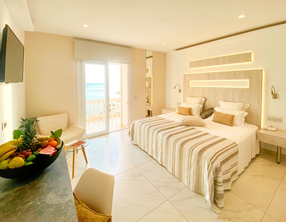Comfort Room, Terrace, Sea View photo 3