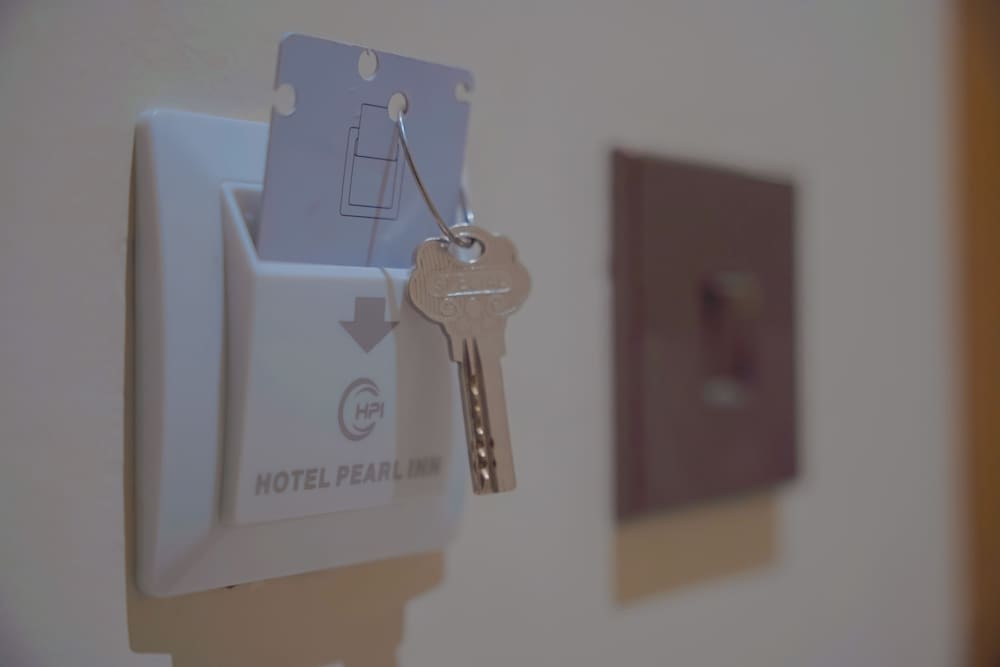Basic Single Room - Photo 10