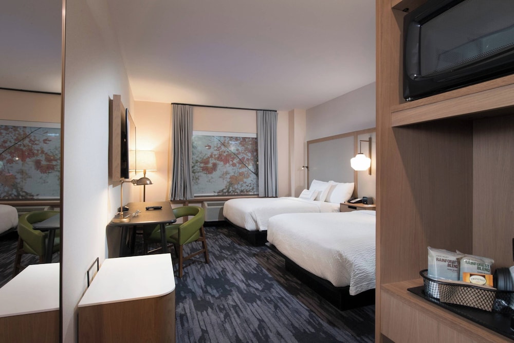 Room, 2 Queen Beds (Mobility Accessible, Tub)
